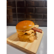 ARTESANAIS LINHA PREMIUM: DUPLO CHEDDAR - ARTESANAIS LINHA PREMIUM (Ingredientes: creme de cheddar, DUAS BLAND 120GM DE PICANHA, DUAS FATIAS DE BACON, Molho Especial, PÃO DE BRIOCHE)