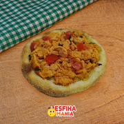 Esfihas tradicionais: Frango - Esfihas salgadas (Ingredientes: Frango desfiado com tempero especial da casa, tomate e cheiro verde fresco.)