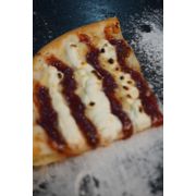 Pizzas Doces: Romeu e Julieta - Pizzas Pequena (Ingredientes: Creme de Leite, Goiabada Cremosa, Massa de Pizza, Mussarela)