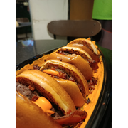 LANCHE: PISCININHA DE CHEDDAR CASAL - Lanche (Ingredientes: Bacon, CHEDDAR CREMOSO, Hamburguer Artesanal 170gr, PÃO BRIOCHE)