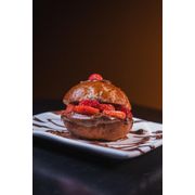 SOBREMESAS: Burguer de nutella - Pão de cacau com farofa de cuca,recheado com nutella e morangos.
