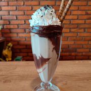 Especiais Verona: MILKSHAKE Brigadeiro - Especiais Verona