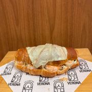 Croissant: Croissant Camarão com Requeijão - Ciabatta e Lanches (Ingredientes: requeijão, Camarão)