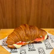Croissant: Croissant Presunto e Queijos - Ciabatta e Lanches (Ingredientes: catupiry, orégano, queijo, tomate, Presunto)