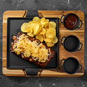 Petiscos: Costelinha Suína defumada - Petiscos (Ingredientes: Batata Portuguesa, Costelinha Suína Defumada, Molho Barbecue, Queijo)