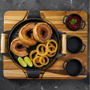 Petiscos: Torresmo de Panceta - Petiscos (Ingredientes: Cebola Empanada, Geléia de Pimenta, Limão, Torresmo)