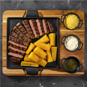 Petiscos: Picanha com Aipim - Petiscos (Ingredientes: Aipim Frito, Farofa, Molho da Casa, Picanha)