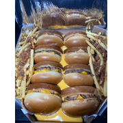 COMBO FAMÍLIA: Combo XJ6 - SANDUICHES SIMPLES (Ingredientes: 2 batatas pequenas, 4 hamburgueres classico picana, creme de cheddar, farofa de bacon)
