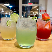 Drinks: Soda Italiana de Frutas vermelhas - Drink´s (Ingredientes: água com gás, Frutas vermelhas, xarope de fruta)