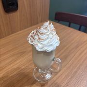 Café: CAPPUCCINO COM CHANTILLY - Café, Leite, Chantilly, Chocolate Pó, Canela