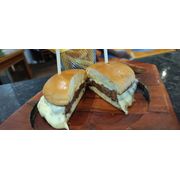Lanches Tradicionais: X Burguer - Lanche (Ingredientes: Hambúrguer, Mussarela)