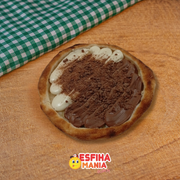 Esfihas Doces: chocolate meio a meio com ovomaltine - Esfiha Doces (Ingredientes: Chocolate ao Leite, Chocolate Branco, ovomaltine)