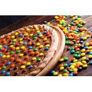 Doces: Confete - Pizza Grande (Ingredientes: Confeitos de Chocolate, creme de chocolate ao leite)