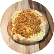 Esfihas Salgadas: Alho e Óleo - Esfiha Salgada (Ingredientes: Alho Frito, Mussarela)