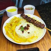 STOP REFEIÇÃO: Espeto de Carne -Completo - STOP REFEIÇÃO (Ingredientes: Arroz, Batata palito, Batatonese, Farofa, Vinagrete)