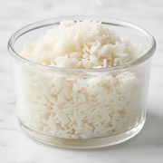 Guarnição: Arroz Branco - Perfeito para acompanhar qualquer prato do dia a dia, combina com carnes, frangos e peixes.