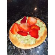 Esfihas Doces: Pistache com Morangos - Esfiha (Ingredientes: Creme de Leite, Creme de Pistache com Pedaços, Morango Fatiado)