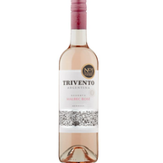 VINHOS: Trivento Rosé Malbec - O Trivento é uma vinícola renomada argentina localizada em Mendoza , conhecida por sua expertise em vinhos Malbec. Este rosé se destaca por ser um vinho seco, vibrante e frutado , perfeito para o clima quente e para acompanhar uma grande variedade de pratos.