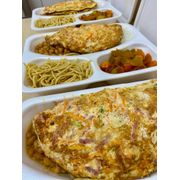 Marmitex tradicionais: Omelete Recheada de Presunto, Queijo e Legumes - Almoço (Ingredientes: Delicioso omelete recheado)