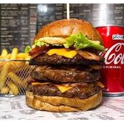 HAMBURGUER ARTESANAL: TRIPLO MESTRE BURGUER - HAMBURGUER ARTESANAL (Ingredientes: ALFACE, BACON CUBOS, CARNE EM DOBRO, CARNE extra 150g, CHEDDAR, MOLHO ESPECIAL, TOMATE)