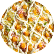 Especiais: Fetta da Casa - Pizza Gigante  (Ingredientes: Molho,  Muçarela,  Peito de Peru,  Cream Cheese,  Alho Poró,  Orégano, Geleia de Damasco)