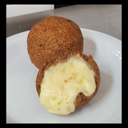 Kibes Unidades: Kibe c/ Queijo - 1 Porção (Ingredientes: Blend de Queijo)