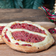 Salgadas Especiais: Esfiha Calabresa c/ Requeijão - Esfiha (Ingredientes: Recheio de Calabresa, Requeijão)