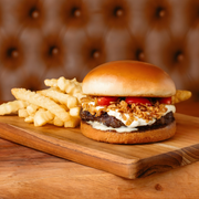 Burgers: PHILADELPHIA - Burgers (Ingredientes: Pão Brioche, Burger Angus 160g, Cream Cheese Philadelphia, Tomate-Cereja,  Cebola Crispy,  Maionese Da Casa, Acompanha Fritas)