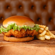 Burgers: RONDA CHICKEN - Burgers (Ingredientes: Pão Brioche,  Peito De Frango Empanado 160g, Fatia Queijo Cheddar Natural, Mini Alface, Tomate em Fatia,  Maionese Da Casa, Acompanha Fritas)