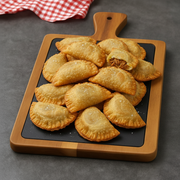 Petiscos: Mini Pastel de Costela com Agrião - 10 Unid. - Petiscos (Ingredientes: Costela)