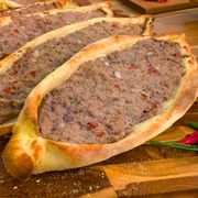 Barcas: Carne - Carne bem temperada com queijo derretido
