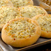 Esfiha: Milho c/ Catupiry - Esfiha de Milho com Catupiry cremoso, leve e gostoso.