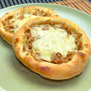 Esfiha: Atum c/ Catupiry - Atum temperado com Catupiry cremoso, combinação leve e saborosa