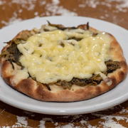 Esfiha: Escarola c/ Mussarela - Esfiha de Escarola com Mussarela derretida