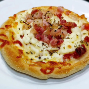 Esfiha: Bacon c/ Mussarela - Esfiha de Bacon crocantecom Mussarela derretida