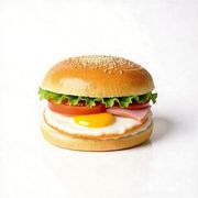 Hambúrguer: Americano - LANCHES (Ingredientes: Ovos, Mussarela, Presunto, Milho Verde, Alface, Tomate, Molho Barbecue, Batata Palha)