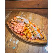 COMBOS: COMBO MAÇARICADO - 10 SASHIMI DE SALMÃO MAÇARICADO + 10 URAMAKI TURBO + 5 TOKAI MAÇARICADO + 5 NIGUIRI MAÇARICADO + 10 URAMAKI FURAI
