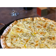 Pizzas Salgadas: 4 Queijos - Pizza Grande (Ingredientes: Mussarela, Parmesão, Provolone, Catupiry)