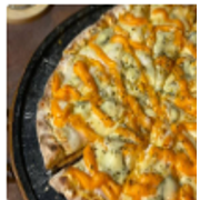 Pizzas Salgadas: 6 Carnes - Pizza Grande (Ingredientes: Mussarela, Molho de filé, Molho de coração, Frango, Calabresa, Bacon, Picanha)