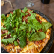 Pizzas Salgadas: Monastério - Pizza Grande (Ingredientes: Mussarela, Tomate Seco, Provolone, Bacon, Rúcula)