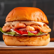 BURGUER FILÉ: FILÉ DE CAMARÃO - BURGUER FILÉ (Ingredientes: 200g de filé de camarão, Alface, Milho verde, Mussarela, Tomate, Catupiry, Cebola grelhada na chapa)
