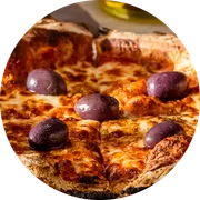 Italianinhas: 21 - Oliva - Pizza Grande (8 Fatias 35cm) (Ingredientes: Azeite, Azeitona Azapa, Molho pelati duplo, Muçarela, Orégano, Parmesão)