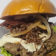Hambúrguer: Combo Insano - Hambúrguer (Ingredientes: Alface, Carne - 100g, Carne de Sol, Hambúrguer de Carne, Molho de Alho, Queijo Coalho)