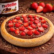 Esfihas Doces: Nutella com morango - Esfiha Doces (Ingredientes: Morango, Nutella Original)