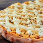 Especiais: Frango com Requeijão Cremoso - Pequena (Ingredientes:  Azeitona,  Frango,  Muçarela,  Orégano, Molho de Tomate, Requeijão Cremoso)