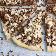 Doces: Ouro Branco - Pequena (Ingredientes: Recheio de chocolate branco,  Ouro branco)