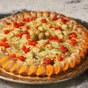 Especiais: Calabresa Especial - Pizza Grande (Ingredientes: Azeitona, Calabresa, Cebola, Mussarela, Orégano, Pimenta Biquinho, Queijo Coalho)