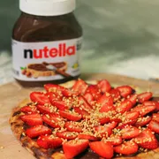 Doces: Nutella Com Morango - Pizza Grande (Ingredientes: Morango, Nutella)