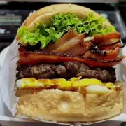 Lanches: X Bacon - Lanche (Ingredientes: Alface, Bacon, catupiry, Hambúrguer bovino caseiro, Muçarela, Ovo, Pão, Presunto)