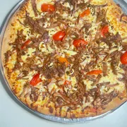 Pizzas Especiais: Costela 2 - Pizza Grande (Ingredientes: Cebola Roxa, Cobertura de Mussarela, Costela, Cream Cheese, Molho de Tomate Artesanal, Tomate)